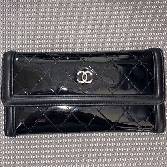 CHANEL Handbags - Chanel wallet authentic
